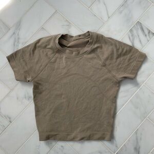 Lululemon short sleeve shirt